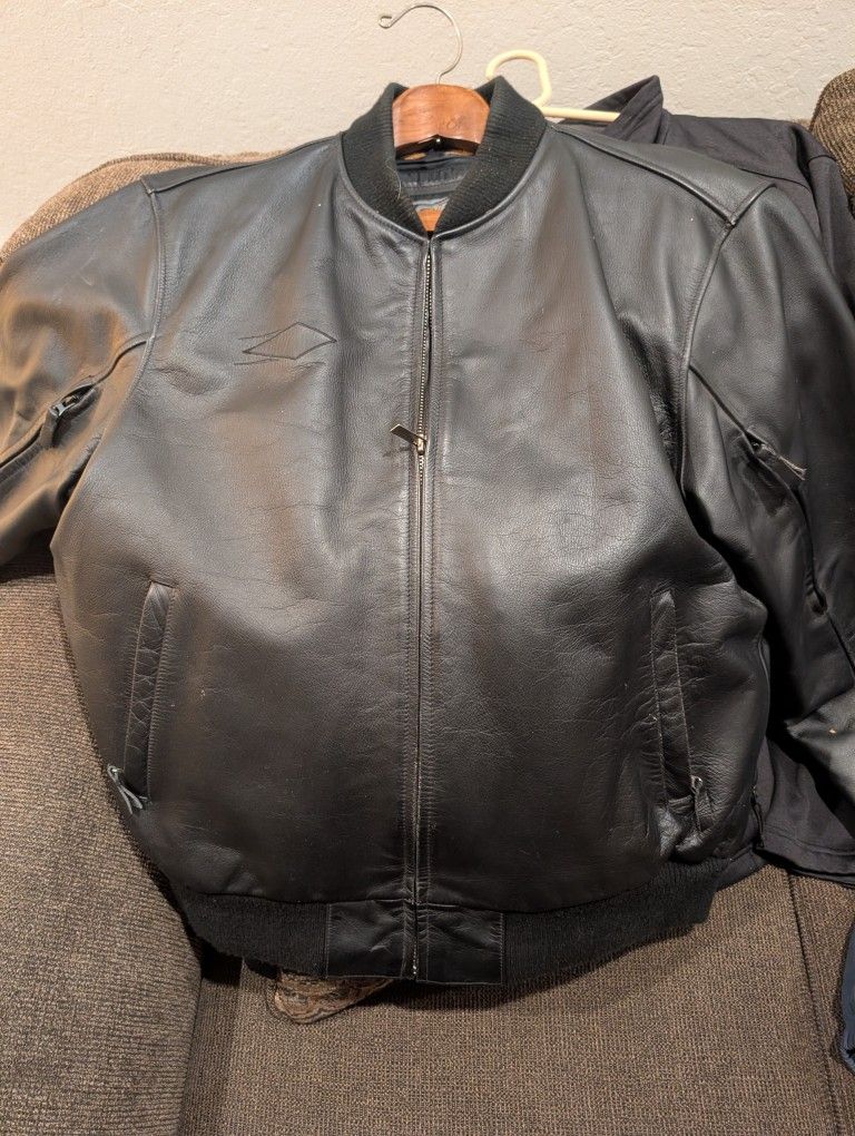 High-Quality Black Leather Bomber Jacket - Men's L