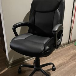 Black Office Chair (Serious buyers only — moving ASAP, pickup by Thursd)