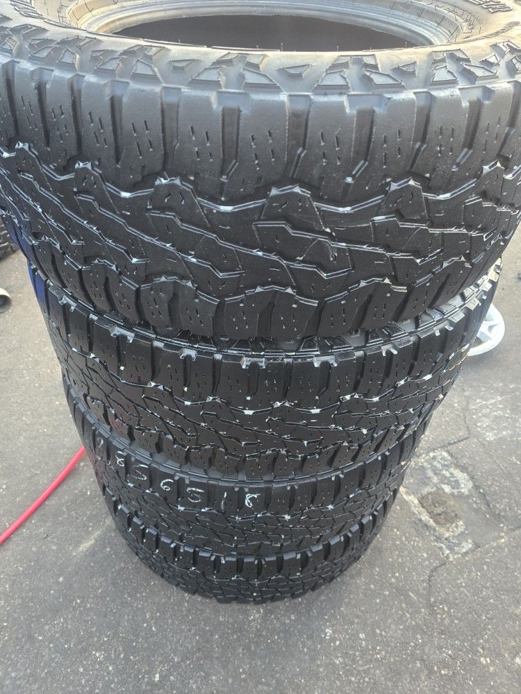 GOODYEAR 285 65 18 (TIRE SET)