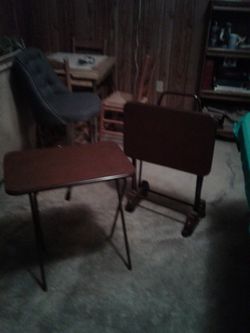 2 TV Trays With Stand