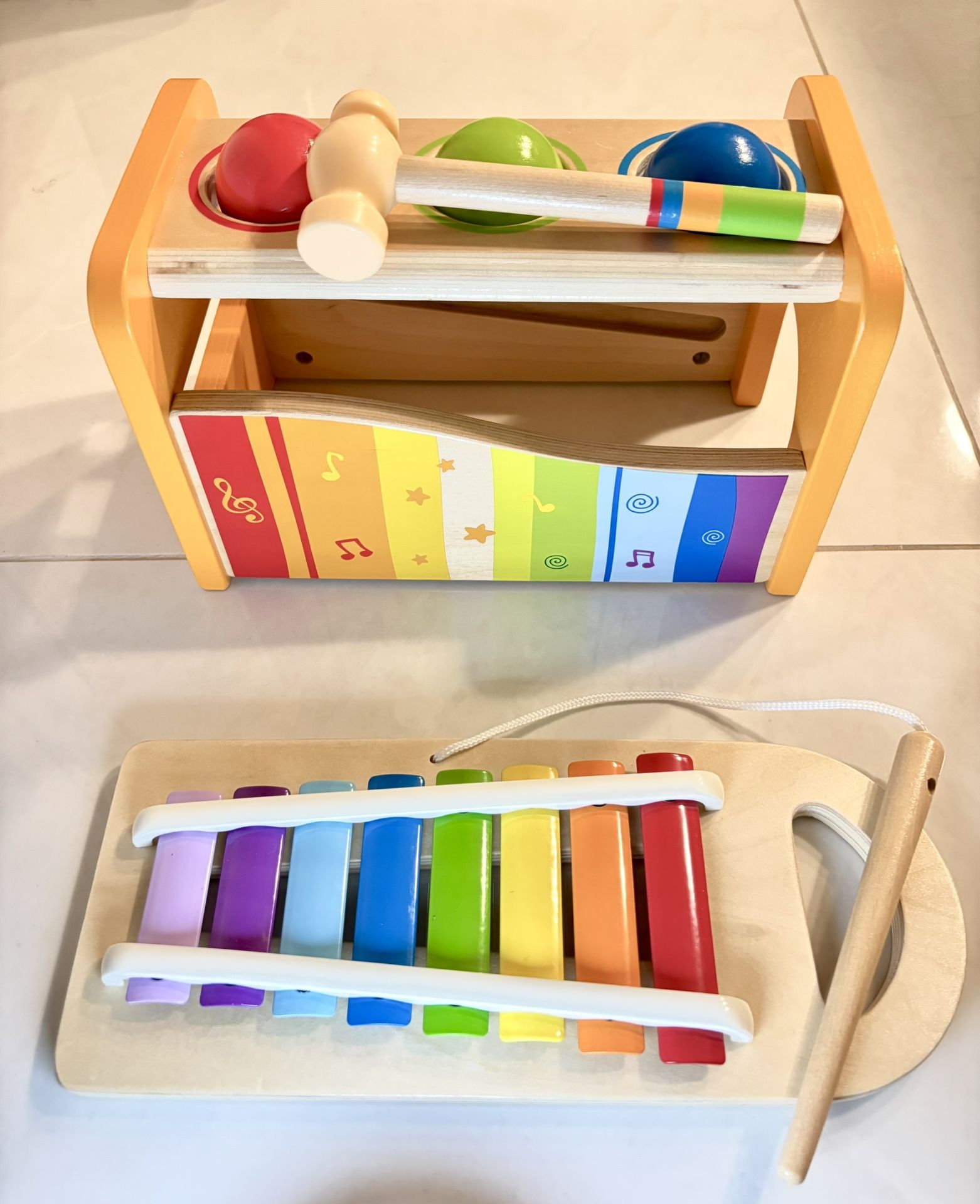 Hape Pound & Tap bench with slide out Xylophone