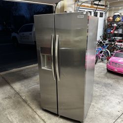 Frigidaire Gallery 33” Refrigerator