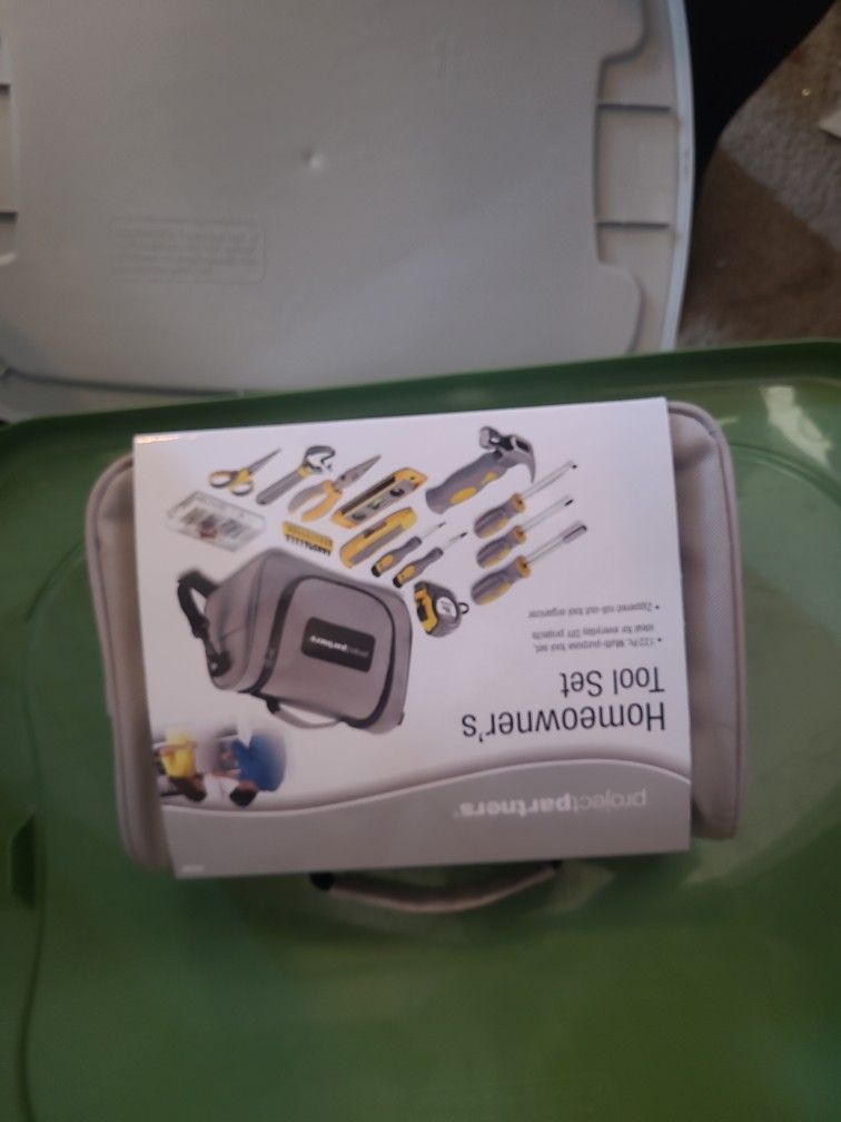 Homeowners Tool Set 122 Pc