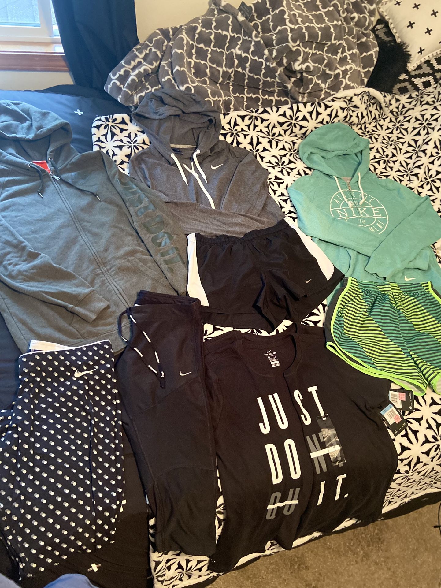 Woman’s Nike Medium Bundle Some New