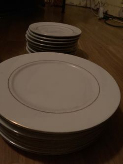 Entire plate and sauce set with real gold rim