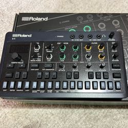 Roland S1 Synthesizer