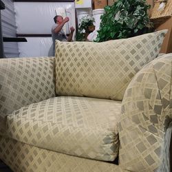 Rowe Show Xtra large Chair & ottoman 