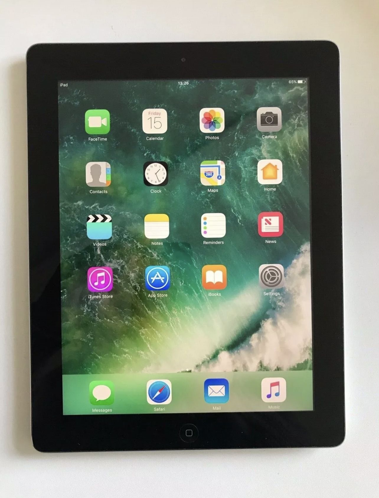 Apple iPad 4th Gen 9.7" Retina 16GB Black -WIFI A1458 + Charger