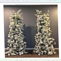 born guess Dreamy Wedding Styling With Beautiful Flower Arrangements