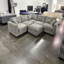 Spacious 4-Piece Sectional Sofa Set with Ottoman in Fog Gray