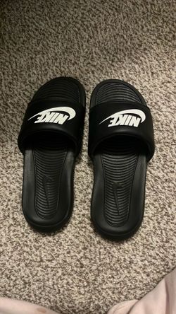 Nike slides black