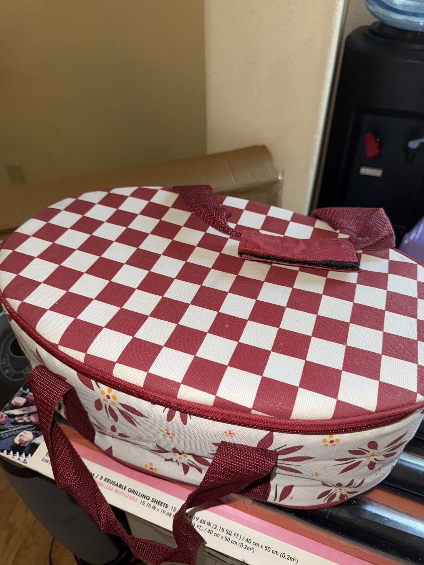 Ceramic Bowl With Lid, Carrying Case & Spatula BRAND NEW