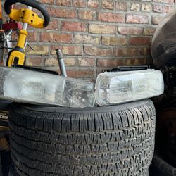 99-06 Tahoe Silverado OEM Headlights 