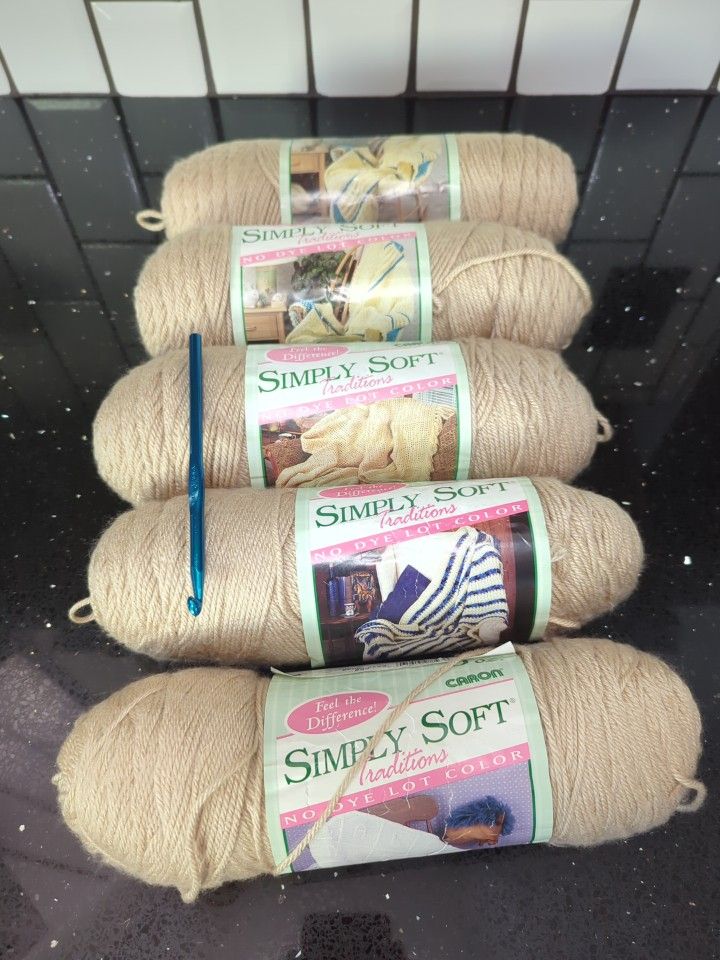 lot Of 5 Skeins Of Caron 100% Acrylic Yarn Bone 9703 Boye Size J Crochet Hook