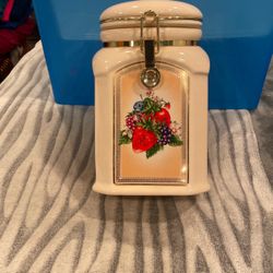 CERAMIC COOKIE JAR FITS LOTS OF COOKIES NEVER USED