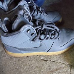Nike Mens Size 9