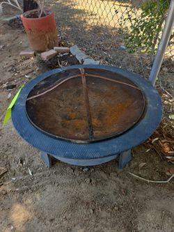 Round Metal Fire Pit with Mesh Screen