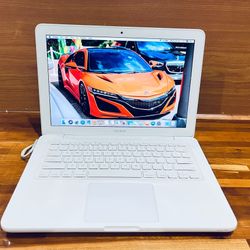 Apple Macbook 2010 2.4GHz 4GB//250GB Fully Functional