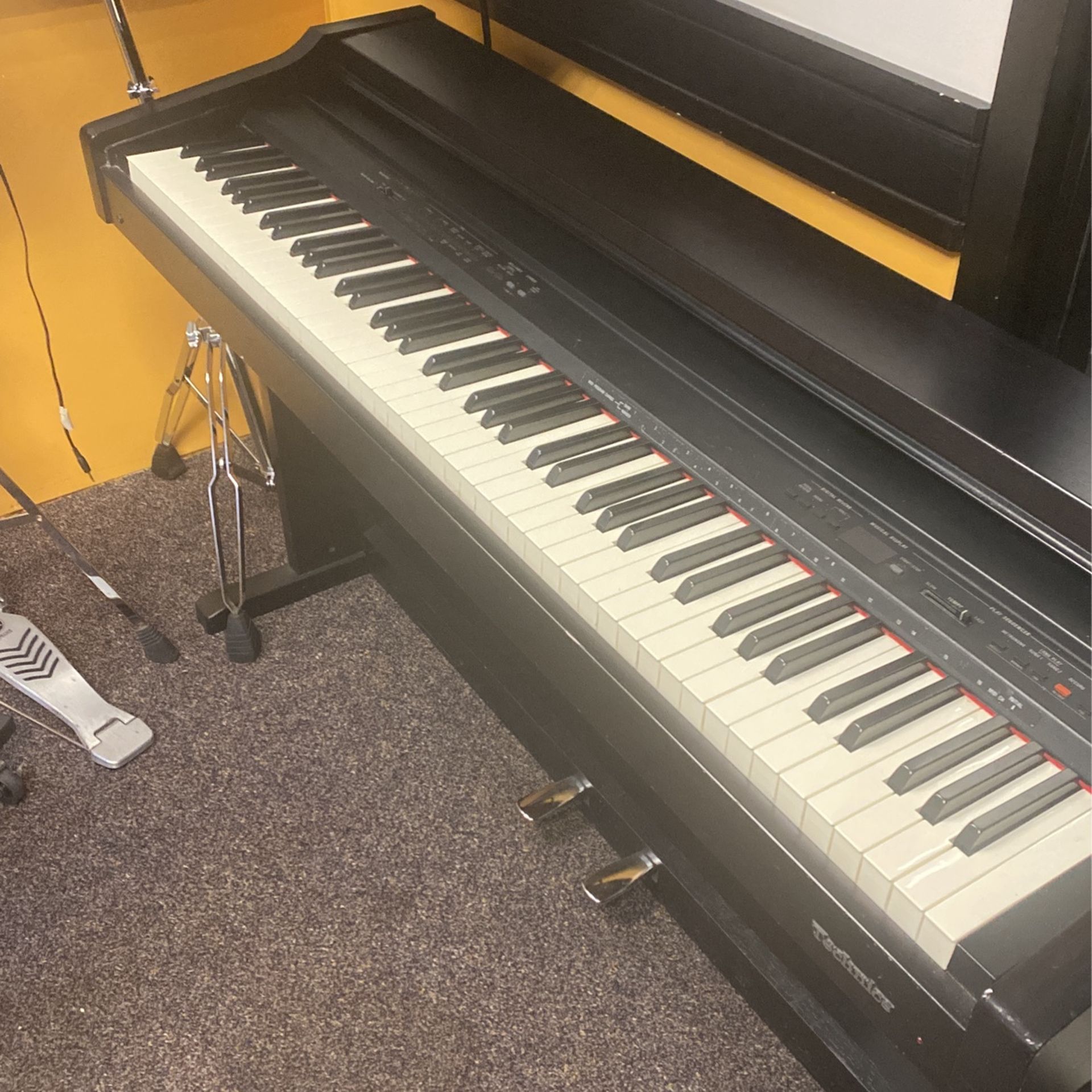 Electronic Piano