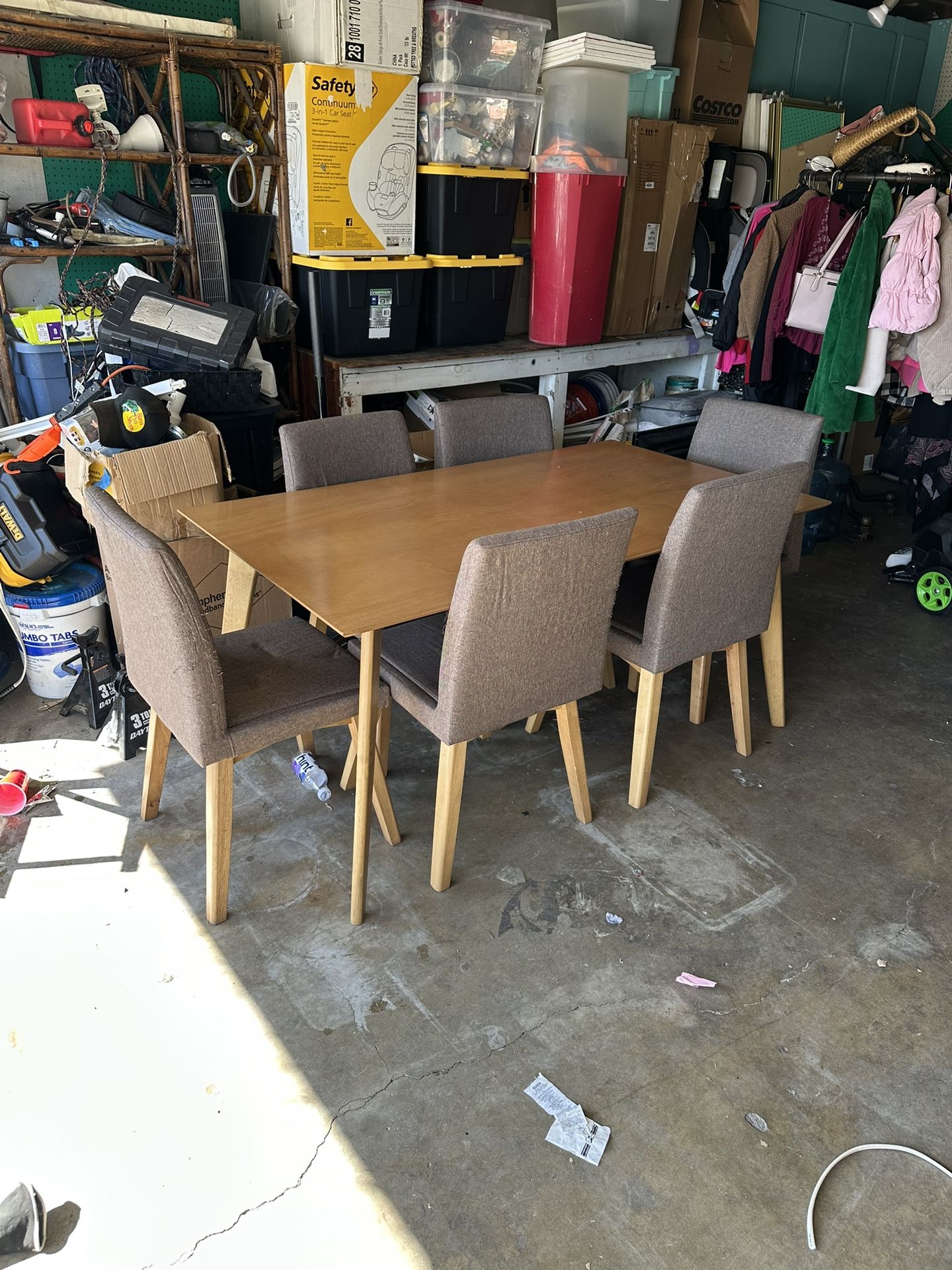 Dining Room Table Like New!