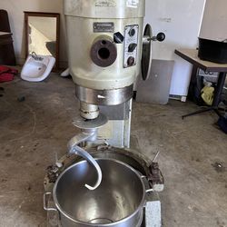 80 q. Hobart mixer with adjuster for 60 q bowl
