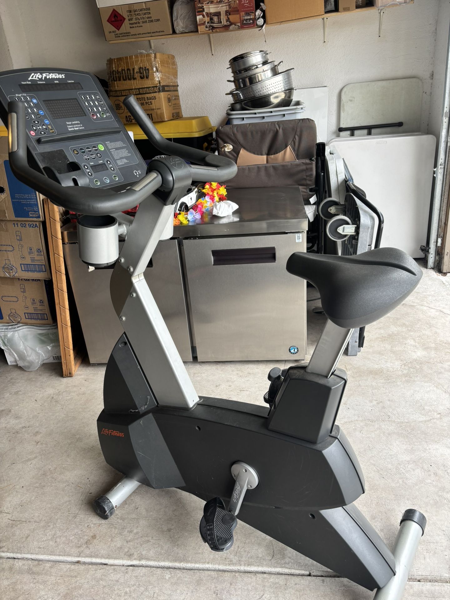 Life fitness Stationary Bike With Cardio Measuring Handles