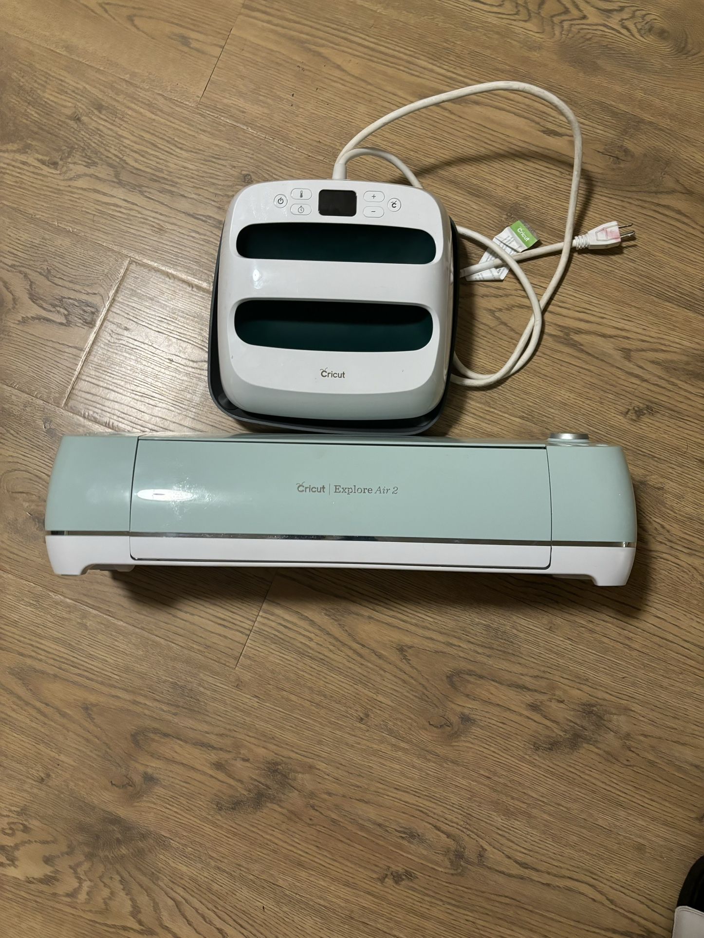 Cricut Explorer Air 2 & Cricut Heat Press