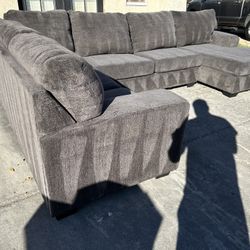 Beautiful Gray U Shape Sectional Sofa Couch!