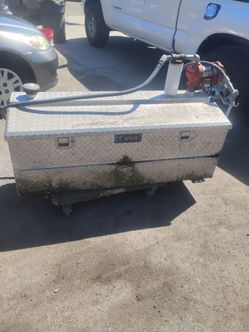 Fuel tank w/ pump