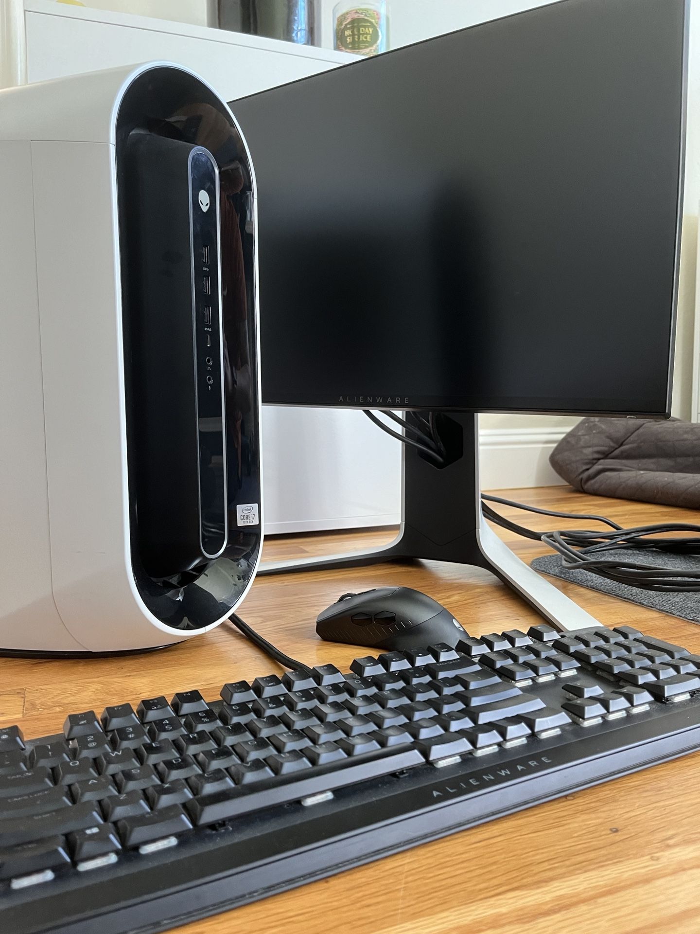 Alienware Aurora R11 Complete Gaming set: Desktop + Monitor + Keyboard and Mouse
