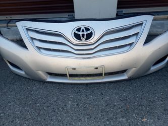 2010-2011 Toyota Camry Complete Front Bumper With All The Accessories Oem.