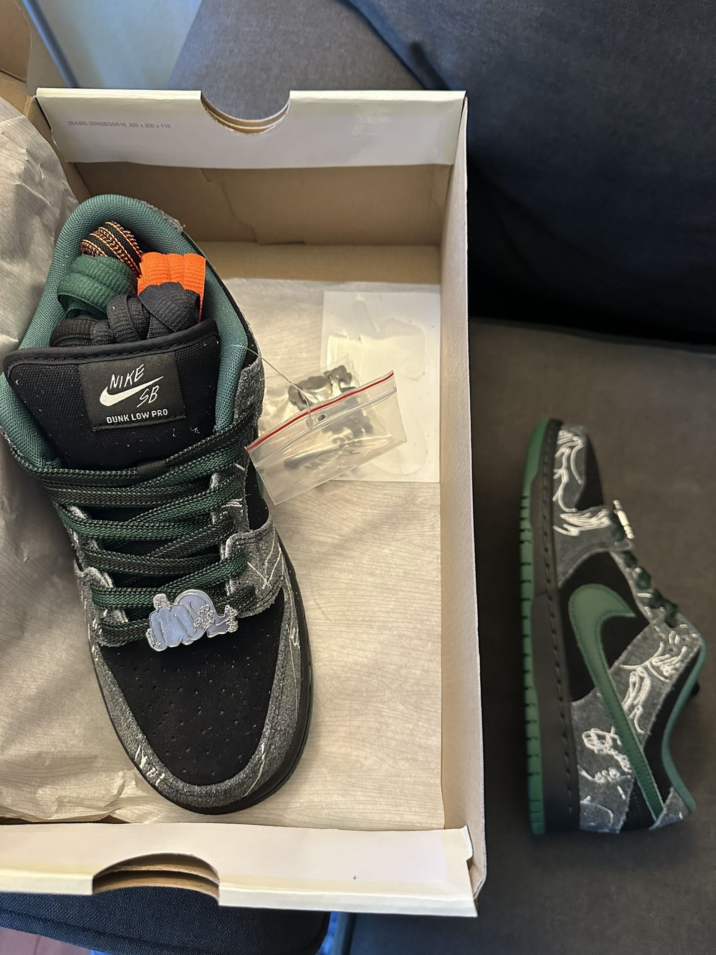 Nike SB Dunk Low There Skateboard 8.5M for Sale in Corona, CA 