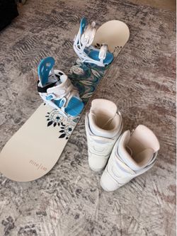 Women’s Snowboard Bundle – Board, Bindings, Boots & Goggles (Flite 146 cm)