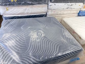 Cal King size Sealy Posturepedic Hybrid mattress including boxspring