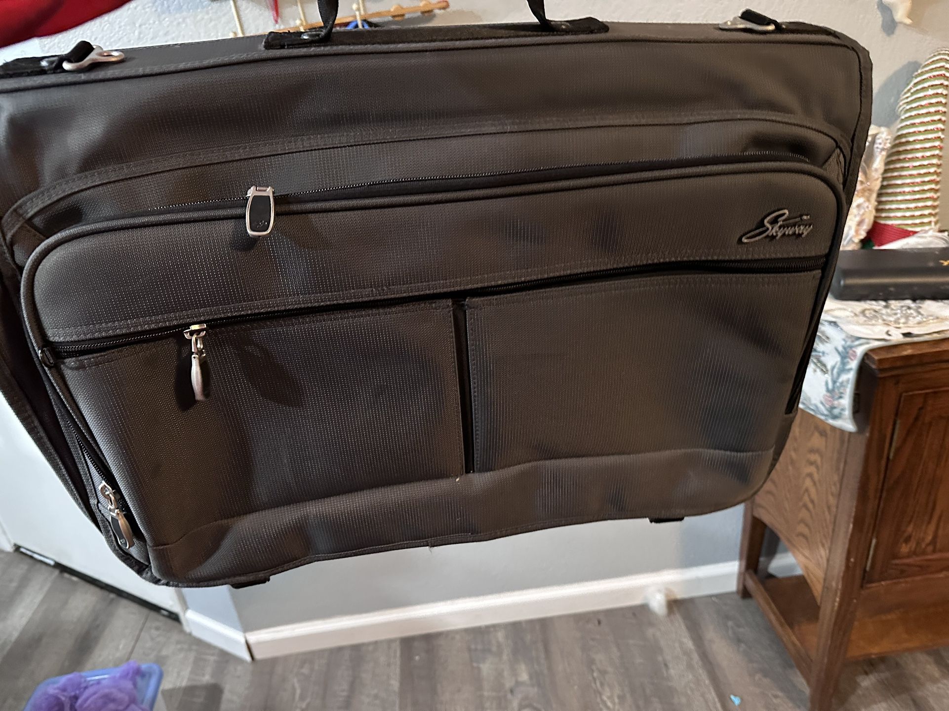 Skyway Tri fold Garment Bag