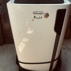 De'Longhi Pinguino 4-in-1: Air Conditioner, Heater, Dehumidifier, and Fan