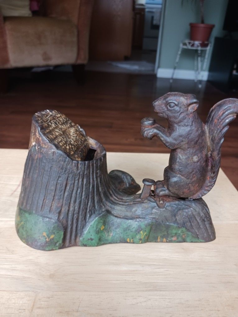 Vintage Cast Iron Squirrel Tree Stump Mechanical Bank 