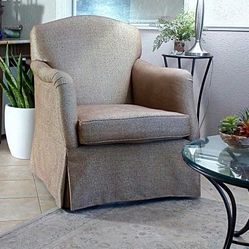 Club Chair - Great Condition - PICKUP ONLY **CASH ONLY  arm chair, accent chair 