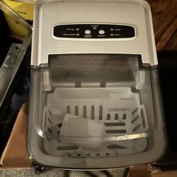 Fridgidaire Ice Machine 
