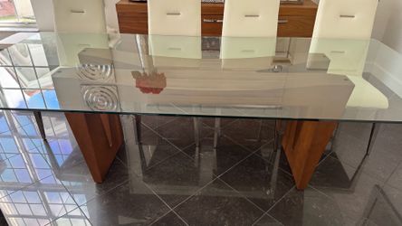 Dinning table set with chair. Mesa de comedor con sillas