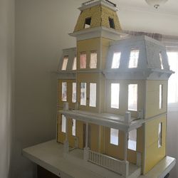 HUGE Doll House~ Rare Find~