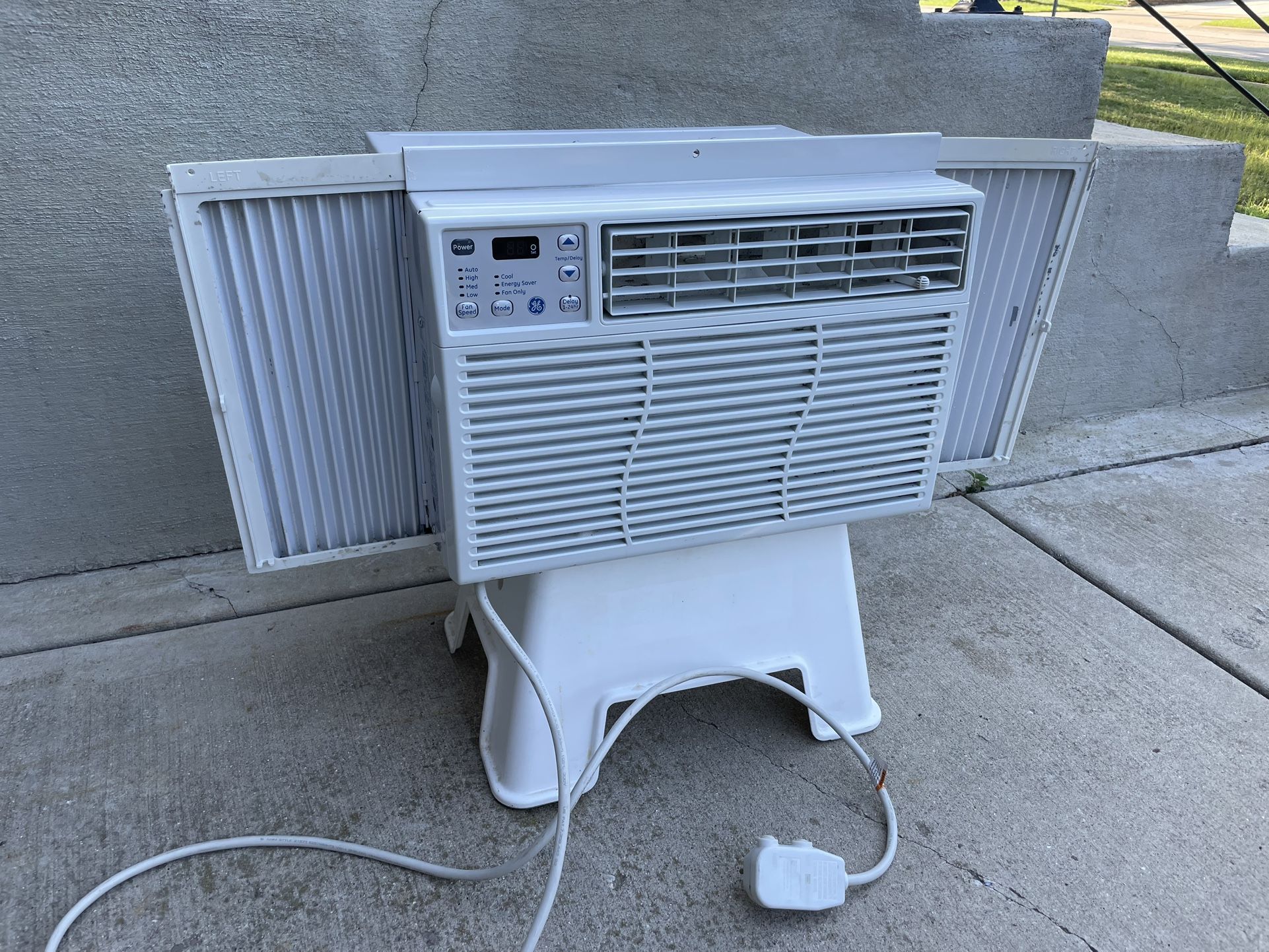 GE 6400 BTU Digital Air Conditioner. Unit Is Clean, Quiet & Runs Great.