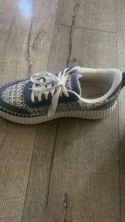Universal Thread Shoes