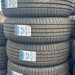 215/55R17 Set Of 4 Maxtrek New Tires 
