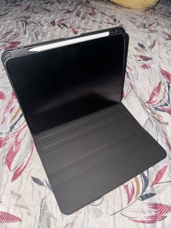 Apple iPad Pro 11-inch M5 Bundle — Like New
