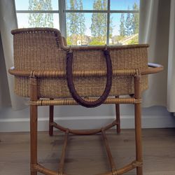 Design Dua bassinet and changing basket etc