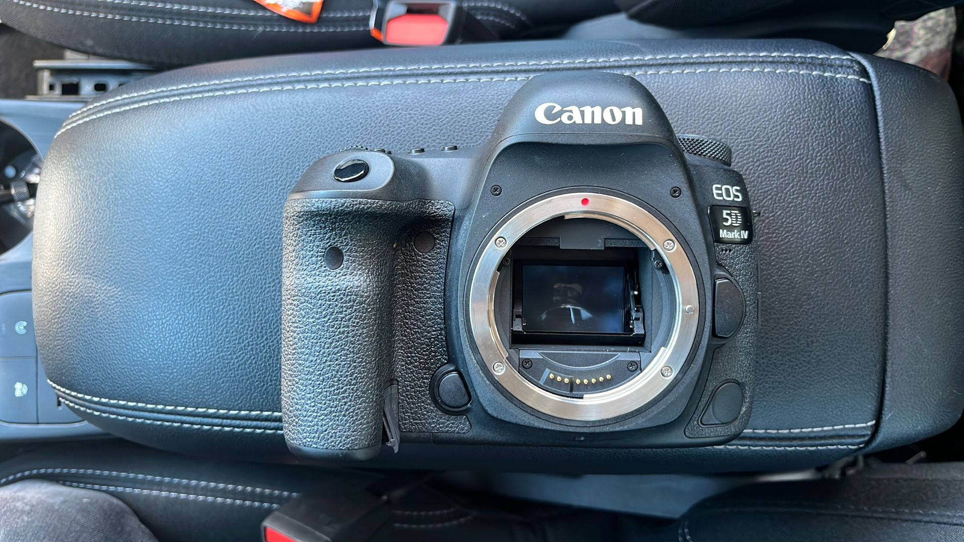 Canon EOS 5D Mark IV DSLR