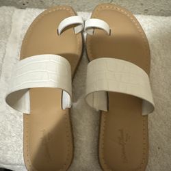 Women Sandel Size 6