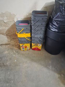 Buckets 4 Gallons