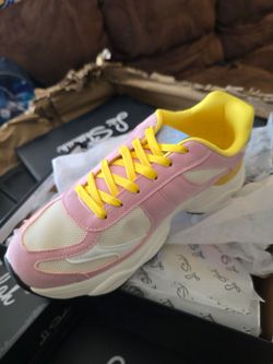 Women's shoes